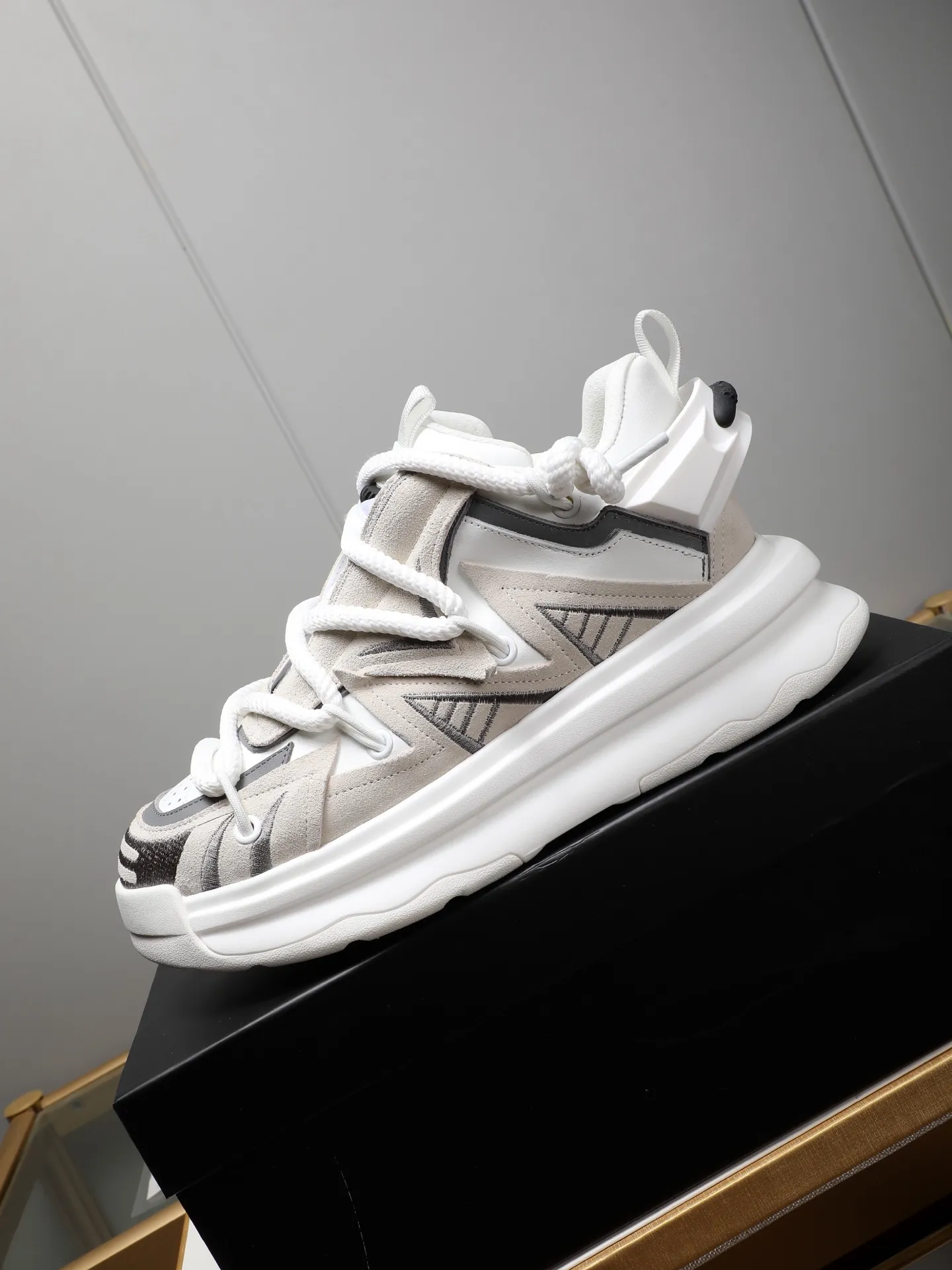 Men's men's shoes💰600 [AMIRI～AMIRI] 2025 spring and summer series new casual shoes🆕The large tongue on the upper and the cross shoe string design are very special! Made of cowhide➕multiple materials spliced➕in breathable mesh, thickened and oversized foam-resistant outsole, it will look good on whoever wears it! The appearance is responsible, the feet are retro and handsome! Size:39-44 (38, 45, 46 customized)